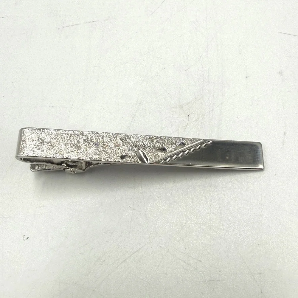 Vintage Anson Silver Tone Textured Bark Pattern Alligator Tie Clip 2 Inch